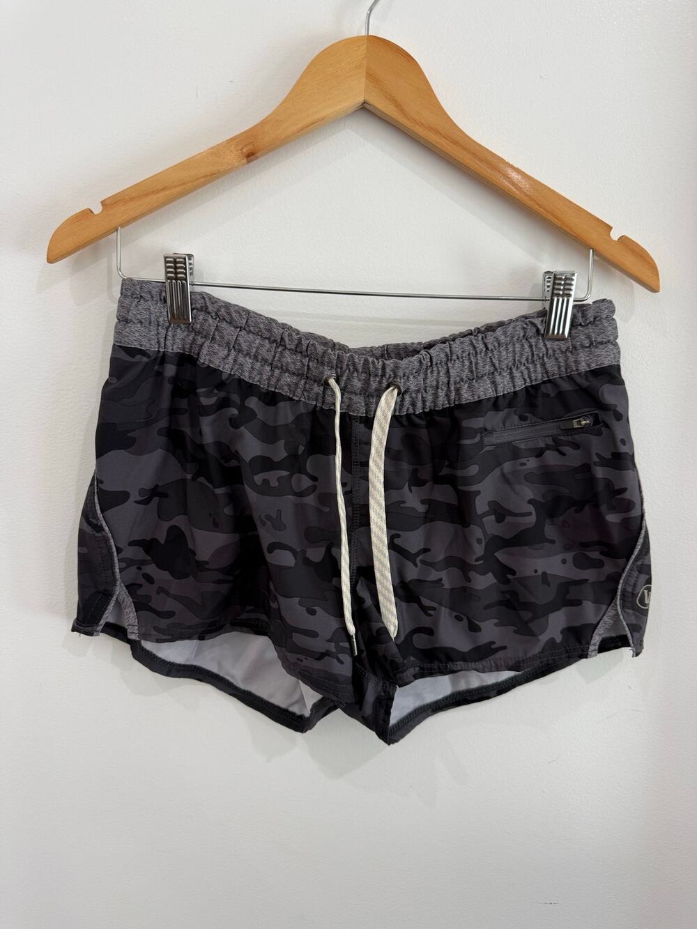 Vuori Women’s Camo Running Shorts Size M Gray Athletic Lined Shorts